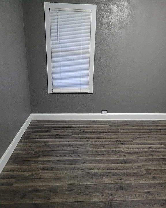 1st image of 205 E 7th St