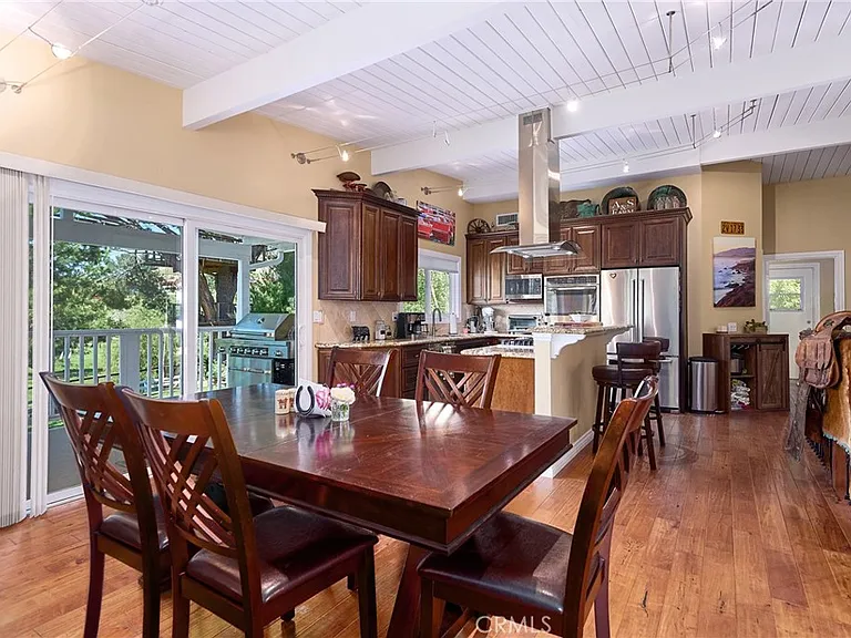 1014 Hacienda Dr — Photo 8