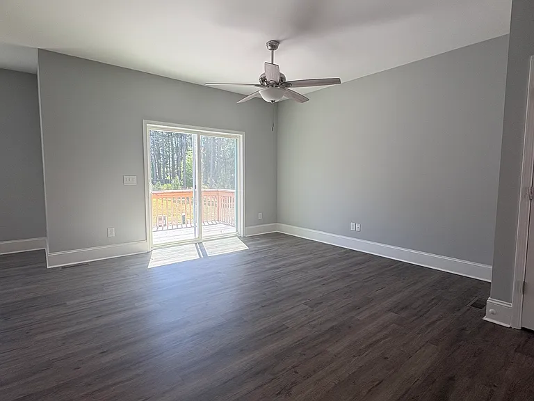 464 Dylan Dr — Photo 12