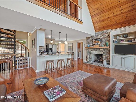 5th image of 310 Hagaman Ln