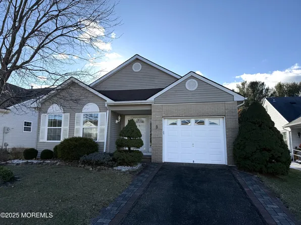 5 Trent Drive, Toms River, NJ 08757