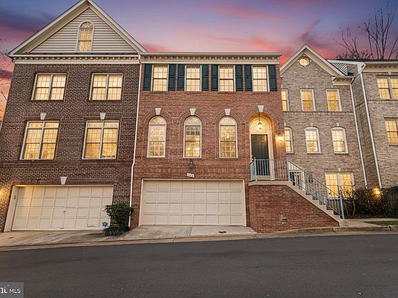 2nd image of 103 Rees Pl