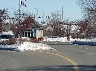 882 Burr Oaks Dr, West Des Moines, IA 50266