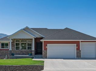 872 Orchard Dr, River Heights, UT 84321