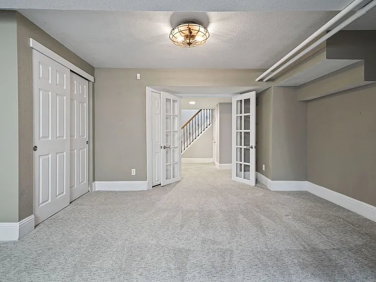 2370 Elm St — Photo 35