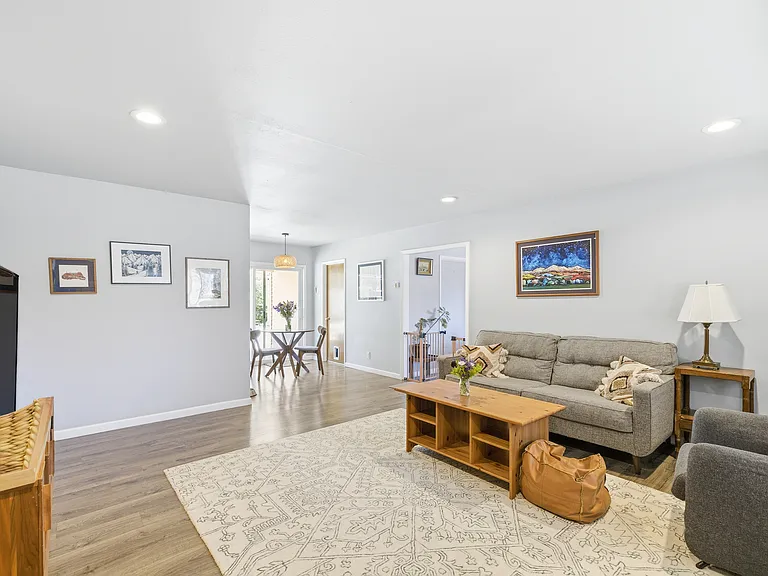 304 W Pine Ave — Photo 3