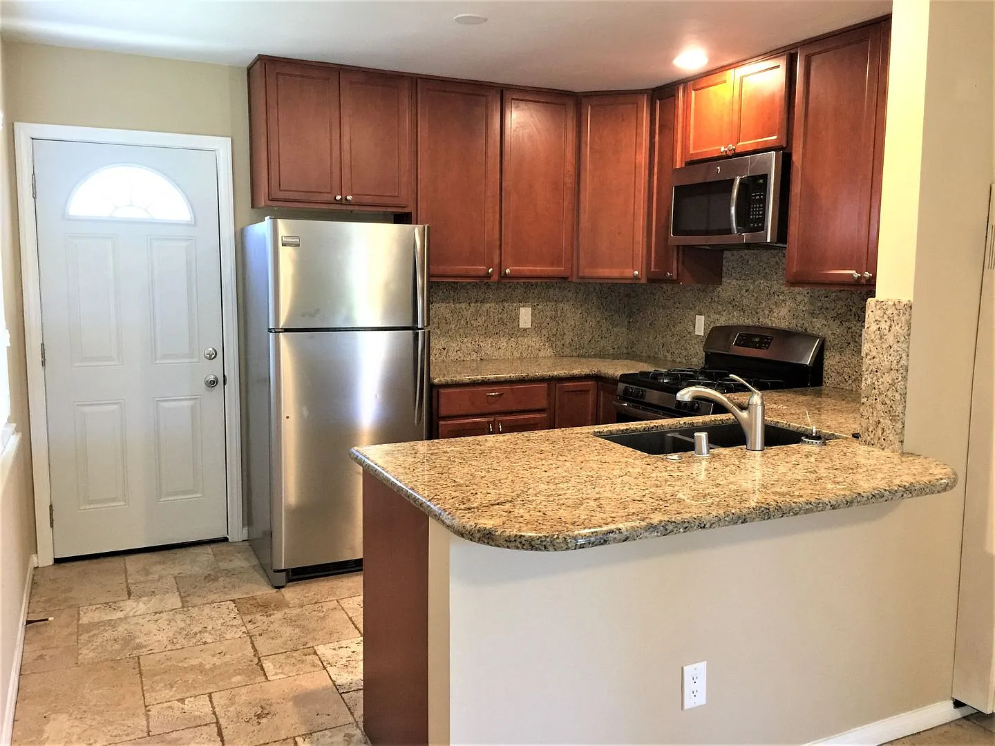 Stunning Imperial Beach Corner Unit — Photo 4