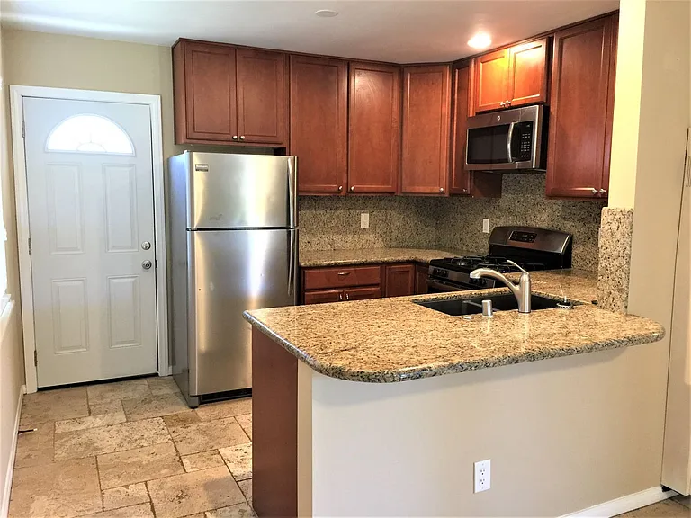 Stunning Imperial Beach Corner Unit — Photo 4