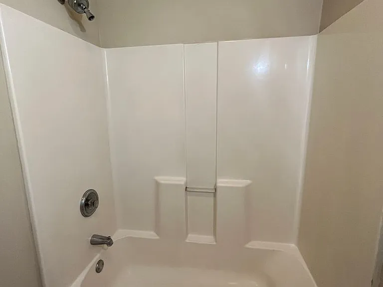 825 E Henry St — Photo 11