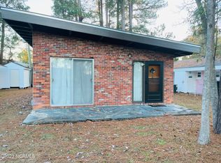 32 Willow Ln, Elizabethtown, NC 28337