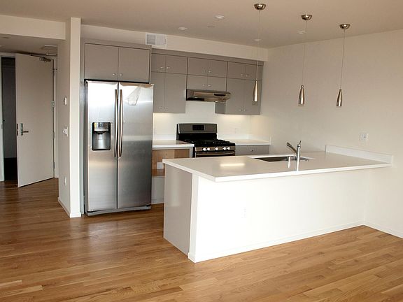 3rd image of 421 Arguello Blvd APT 201