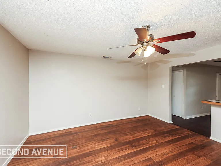 307 Halifax Ct — Photo 5