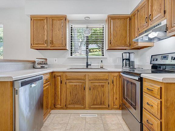 4th image of 3110 Glenmont Dr
