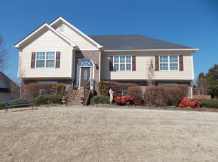 97 Colonial Cir, Cartersville, GA