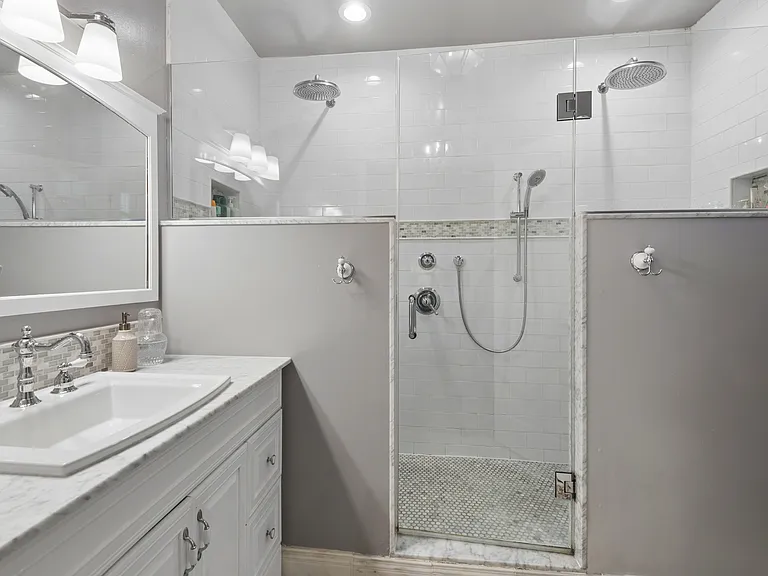 1314 W Winnemac Ave #G — Photo 15