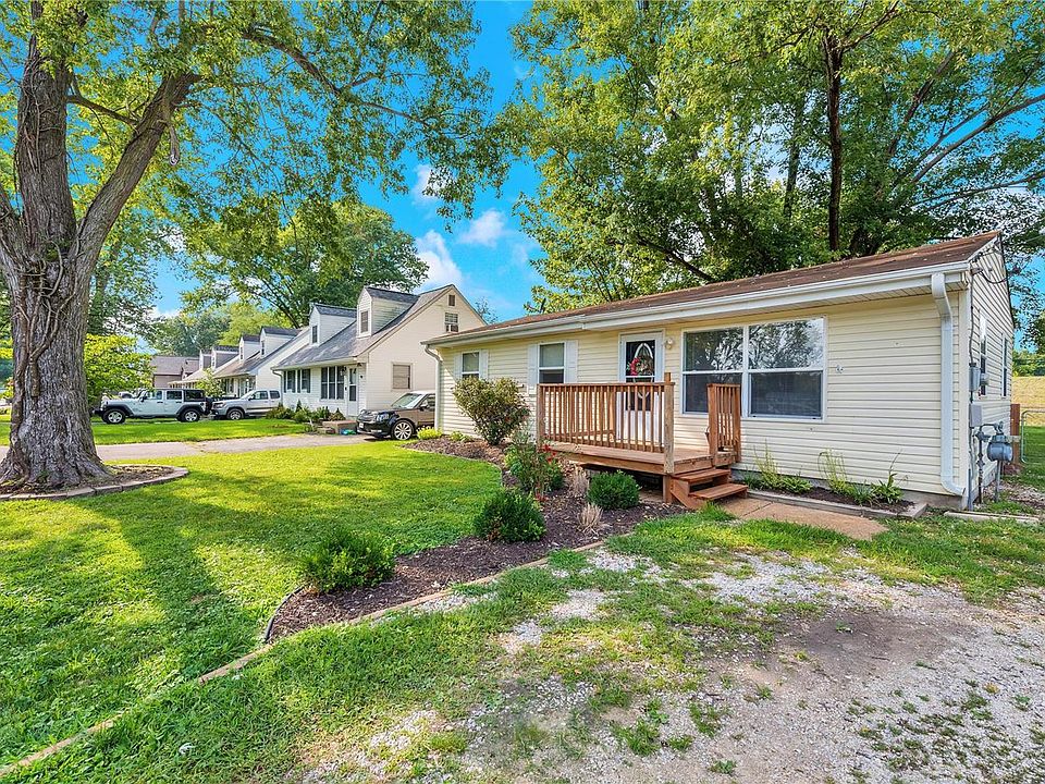 1st image of 422 Leonard Ave