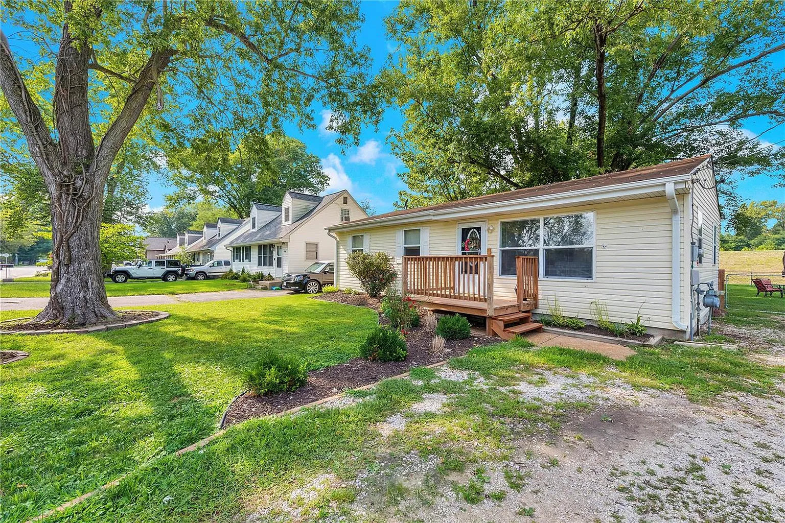 422 Leonard Ave photo 1