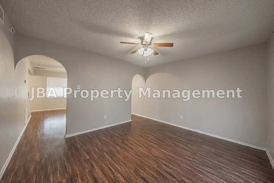Spacious Townhome!! — Photo 4
