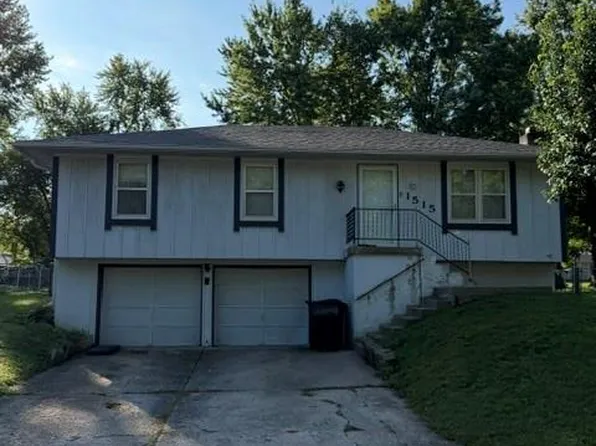 1515 SE 15th Pl, Oak Grove, MO 64075