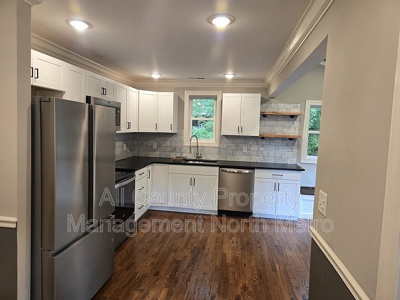 1st image of 545 Lakeview Dr Unit A