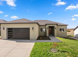 321 Hogan St, Sunnyside, WA 98944