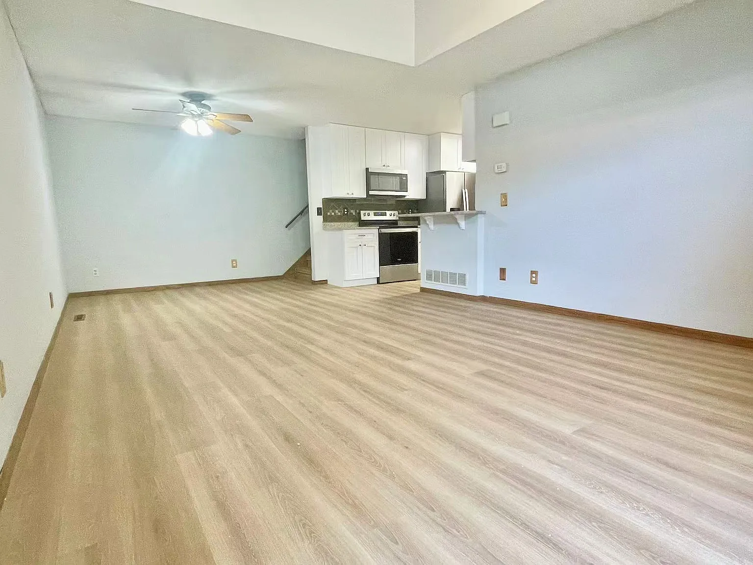 3 bed, 2.5 bath, 1688 sqft, $2,350 — Photo 3