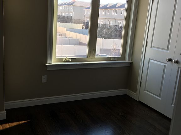 3rd image of 102 Elson St #Townhouse