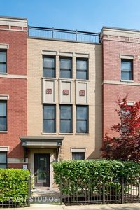 1005 N Kingsbury St, Chicago, IL, 60610