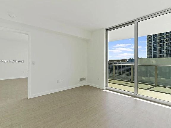 5th image of 488 NE 18th St Unit 3706