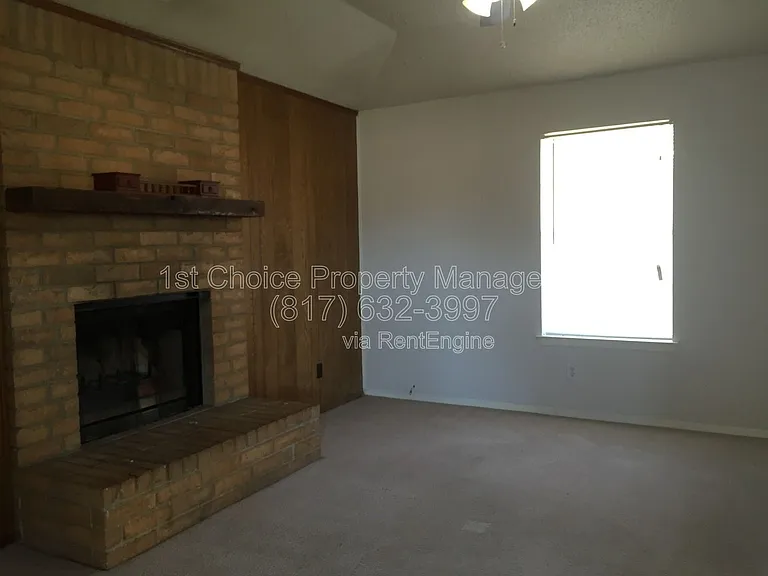 7704 Jennifer Ln — Photo 2