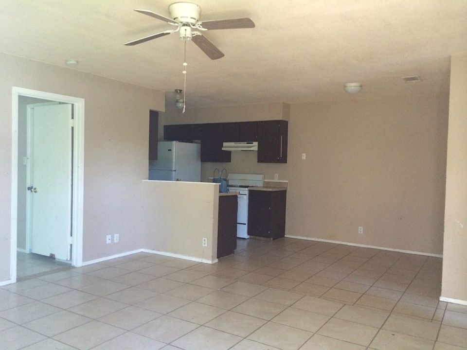 1st image of 802 Osage Dr APT A