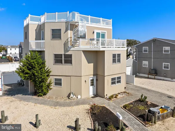 15 E Weldon Pl, Brant Beach, NJ 08008