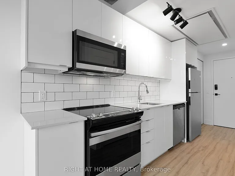 377 Winona Ave #502 — Photo 6