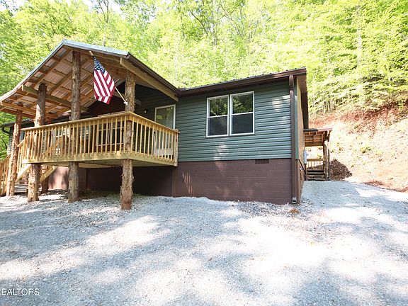 3rd image of 526 Anderson Rd