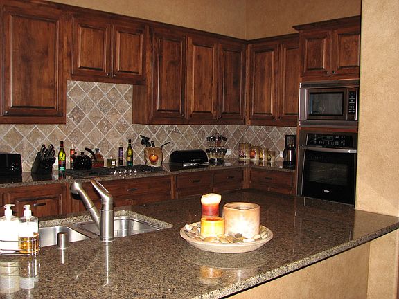Granite counters,SS appliances,5 Burner Gas Cooktop,Double Ovens
