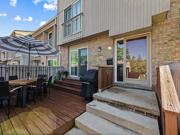 704 Oakbrook Ridge Dr — Photo 1