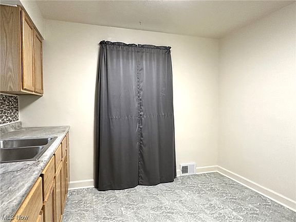 5th image of 150 Idylwild St NE