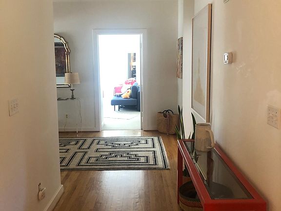 4th image of 647 Park Ln