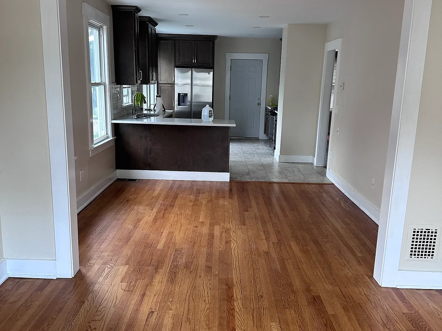 2 bed, 1.0 bath, 1150 sqft, $1,800 — Photo 2