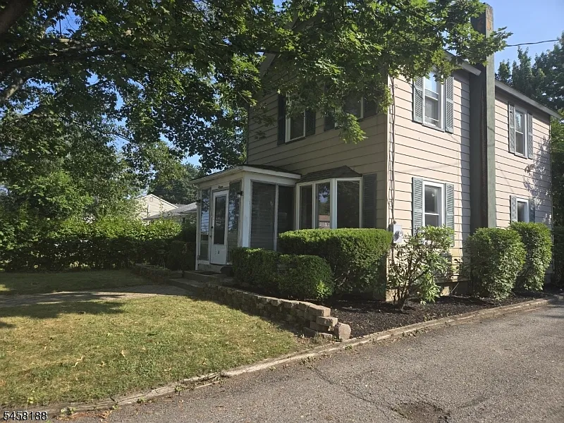 3 bed, 1.5 bath, $2,950 — Photo 1