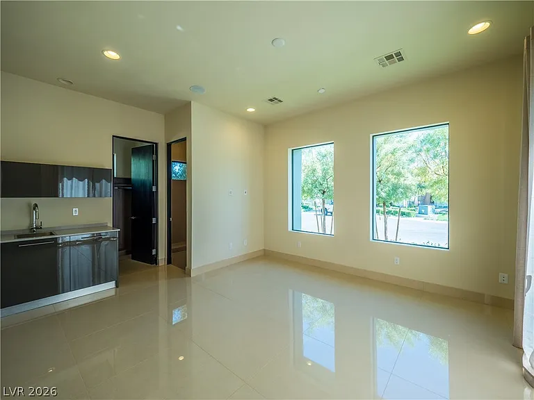 7447 Yonie Ct — Photo 40