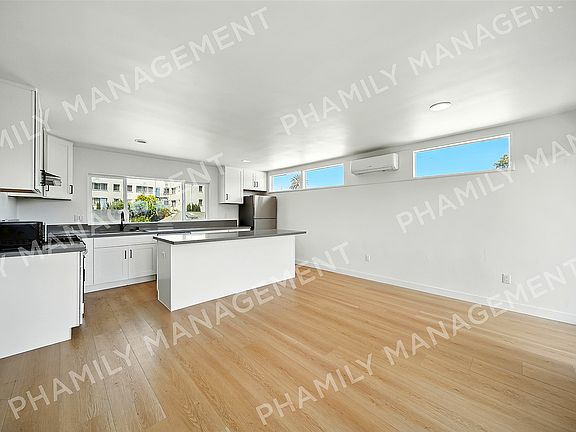 2nd image of 425 N Raymond Ave APT E
