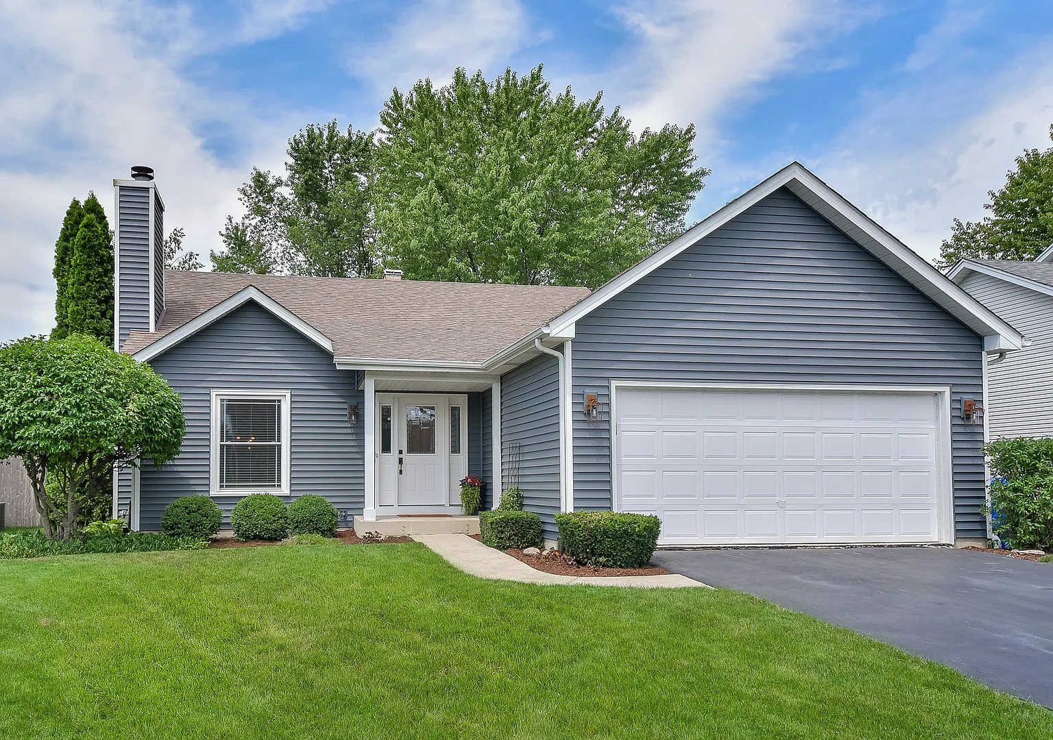 3 bed, 2.5 bath, 1412 sqft, $3,750 — Photo 1