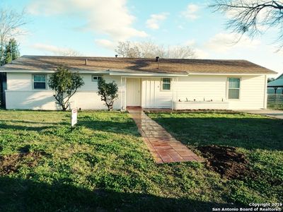 1108 A St, Floresville, TX, 78114