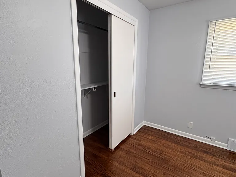 112 E Sheridan St #114 — Photo 5