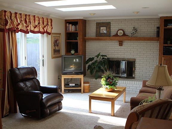 2nd image of 307 Sherrie Ln
