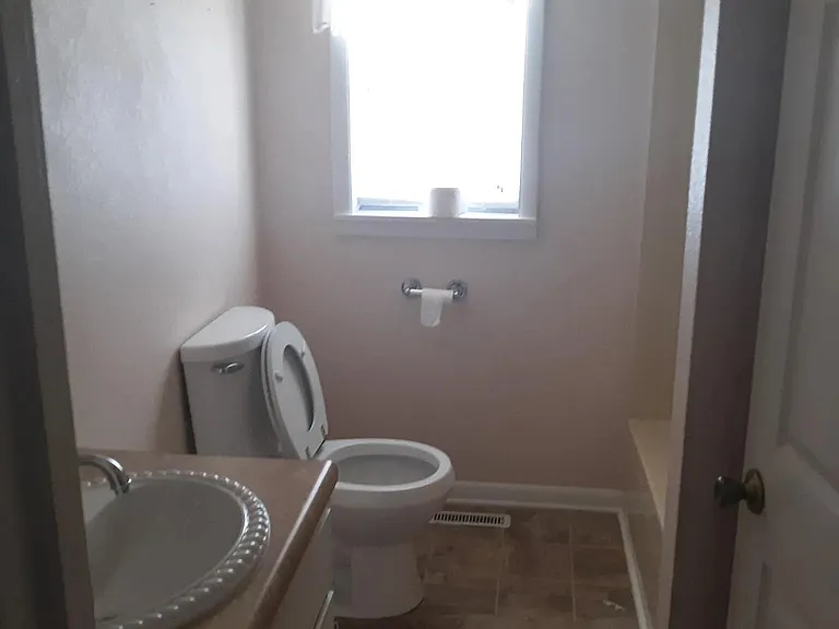 112 Norris Ave — Photo 2
