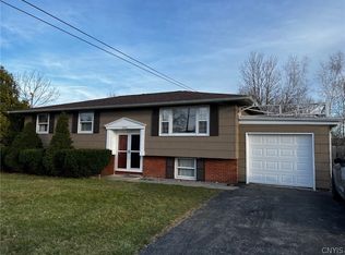 7870 Oneida Trl, Bridgeport, NY 13030