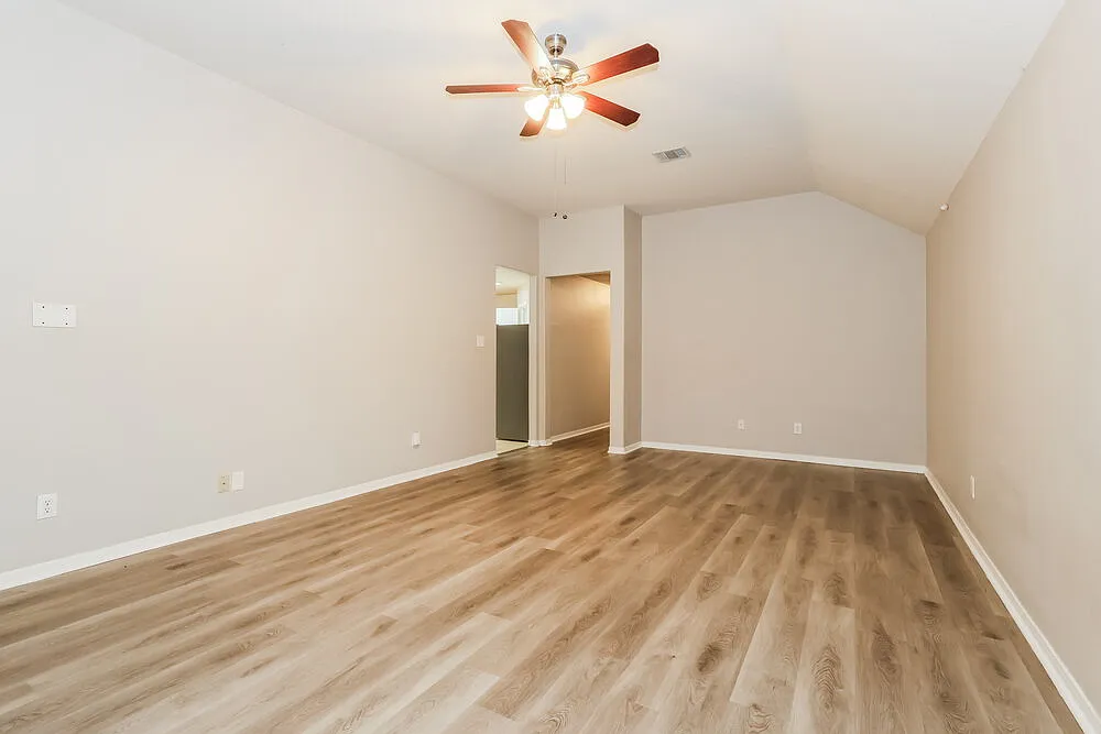3 bed, 2.0 bath, 1526 sqft, $1,775 — Photo 3