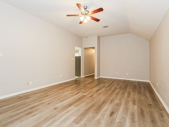 3rd image of 18407 Knob Hill Lake Ln